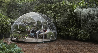 Le Garden Igloo pratique pour créer une serre chic pour vos plantes en pots Faire de son Garden Igloo une serre pour ses plantes en pots, une bonne idée pour les protéger des aléas météo et du manque de lumière à l’intérieur de la maison. En plus d’être votre salon de jardin, le dôme est aussi adapté pour accueillir vos plantes et garantir un climat adapté à leur bonne évolution. 100% étanche, vous n’aurez pas à vous inquiéter de l’humidité ou de tout autre problème d’ordre climatique.