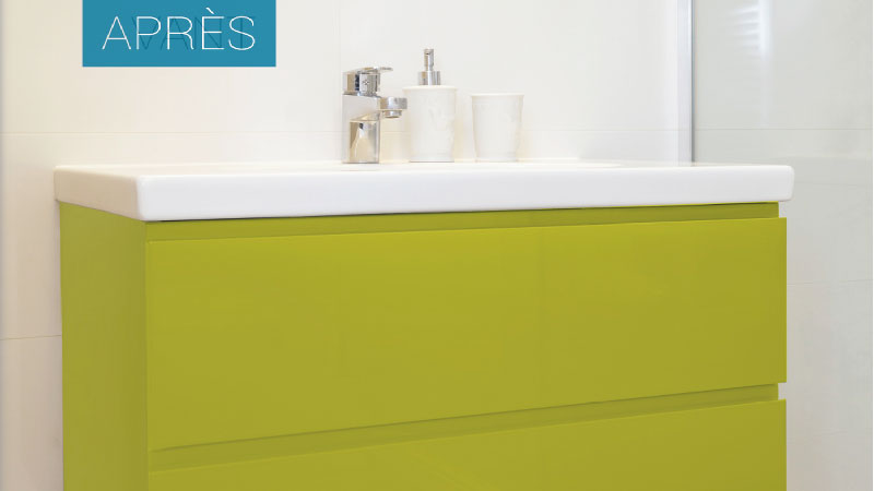 Rénover une salle de bain avec une seule peinture c'est possible ! Avec Syntilor, c'est une peinture carrelage qui s'applique aussi sur les meubles et plans vasques ainsi que sur les murs y compris ceux de la douche. Rénov'Salle de bain s'applique sans sous-couche et dispose d'un nuancier de 12 couleurs