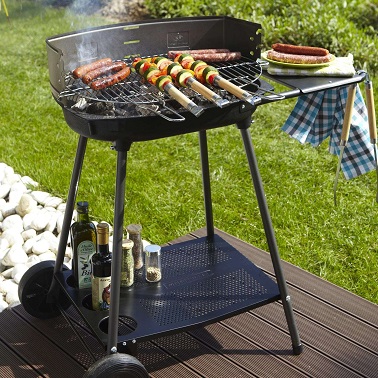 Le traditionnel barbecue au charbon de bois pour l'extérieur. Son  grill basique moyen permet de cuire assez de grillades pour toute la famille. Barbecue Leroy Merlin