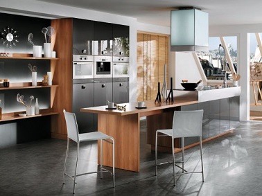 Déco zen et moderne dans la cuisine avec îlot central en bois En longueur, cette cuisine îlot esprit zen conjugue modernité et ambiance chaleureuse de la cuisine traditionnelle. L’alliance du bois, des surfaces laquées et du plan en inox donnent un résultat vraiment design. îlot central Cyane Mobalpa.