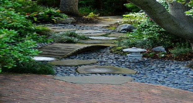 Aménagez un jardin zen pour un espace de détente absolue à l’extérieur ! Bambou, plantes, pierres, fontaine, une déco zen dans le jardin s’appuie sur le minéral, végétal et l’eau pour l’aménagement d’un jardin japonais.