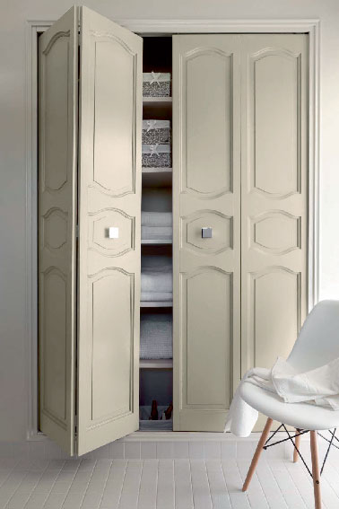 La peinture sur les portes de placard est très sollicitée. Avec la peinture DécoLab Mat V33, fini les traces de doigts autour des poignées sans que la peinture perde son aspect chic et fini les zones de surbrillance après le lessivage.  Mat couleur Beige Rosé