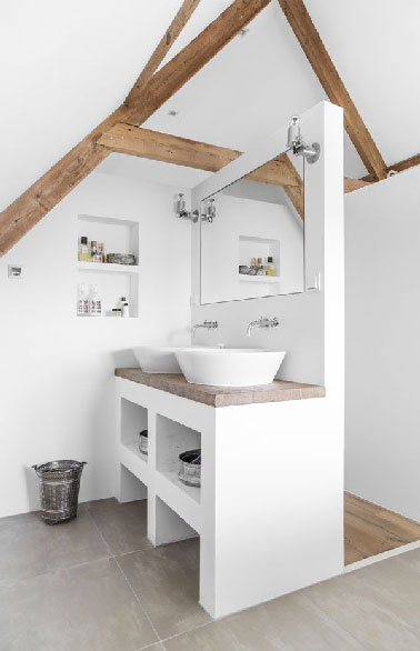 Tout en un pour un bloc maçonné comprenant plan vasque, rangement et cloison douche