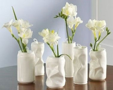 Les boîtes de conserve se transforment en pot de fleurs pour le jardin ou vase pour la maison. Déco Cool vous offre un DIY déco sélectionné sur Pinterest avec 5 idées recycler vos boites en jolis pot de fleurs.