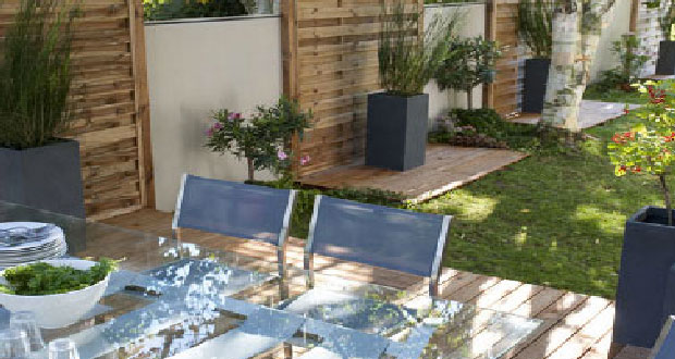 Une terrasse en bois c'est tendance et chic. En bois composite, elle est pratique et facile à entretenir. La terrasse en bois naturel ou composite à tout pour nous séduire.
