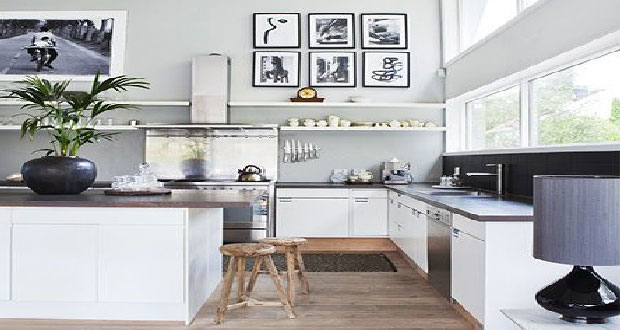 Pour choisir une peinture cuisine qui révèle le design d’une cuisine blanche, une couleur grise, noir, bleu ou verte, sont dans la tendance déco. Découvrez la peinture couleur qui convient à votre style de cuisine.
