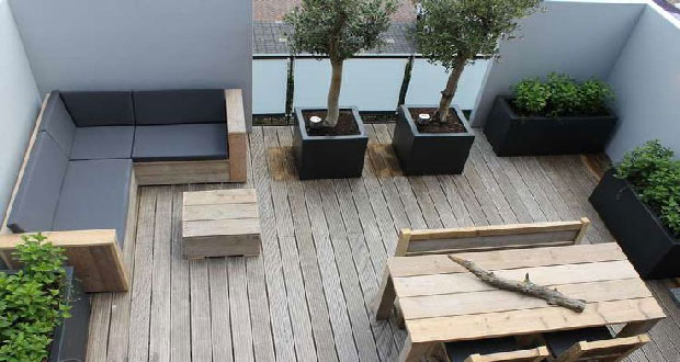 En ville ou à la campagne la terrasse en bois séduit pour son élégance . Alors adepte de terrasse zen trouvez l'inspiration avec ces belles photos pour aménager votre terrasse