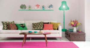 Les gagnants du jeu concours "Repeindre son salon" organisé par peinture Astral et Déco Cool choisissent parmi les 40 couleurs de la collection Echappée pour relooker leur salon avec une couleur tendance