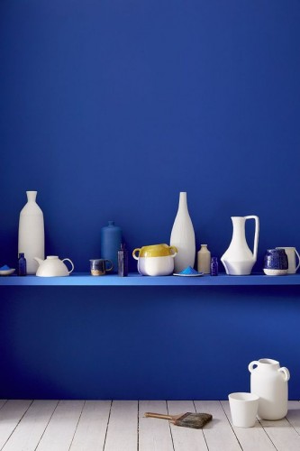 Une sublime couleur bleu en édition limitée à se procurer en urgence pour la déco des murs. Peinture Ultra Blue 264 et Linen Wash 33  Little Greene.