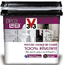Pot de 2L de la peinture meubles de cuisine 100% résitant de la gamme Déco’lab V33 couvrant 12 m2. Peinture acrylique et lessivable disponible en 12 couleurs s’appliquant en 2 couches sans poncer sur meubles vernis et stratifié 