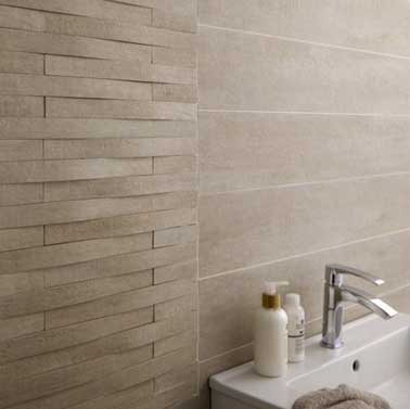 Carrelage mosaique beige sur mur salle de bain Mosaïque en grès Taiga bombé beige compatible avec murs de douche, prix 14.95 € Leroy Merlin
