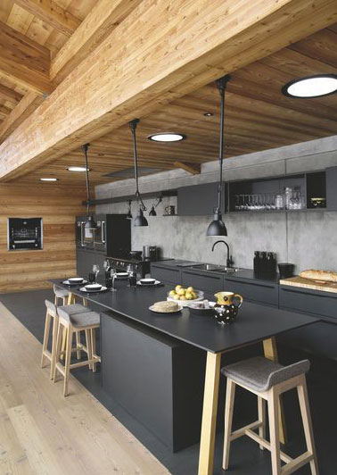 Cuisine noire au design sublimé avec du bois Sol désign Bois
