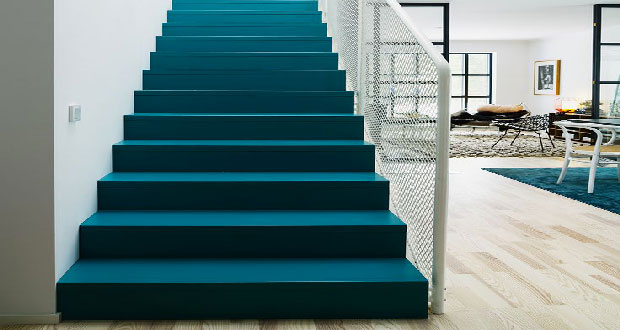 Pour la déco de l'entrée de la maison ou du salon, trouvez une idée couleur pour faire de votre escalier peint un véritable élément de décoration.