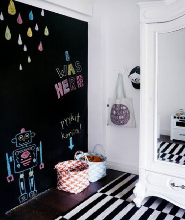 Enfin le droit d’écrire sur les murs de ma chambre avec une peinture à tableau noir comme à l’école