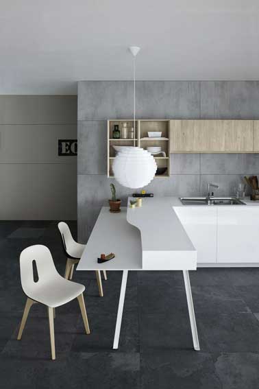 Design à l’italienne pour une cuisine en L ouverte sur le séjour où les meubles sont installés sur une cloison de séparation avec le couloir en mélaminé "Nadir", une jolie finition aspect ciment. Cuisine César.