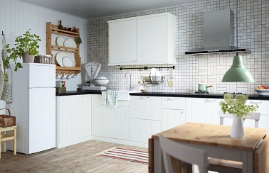 Ikea cuisine en L rétro chic Pour les fourneaux en angle, cette cuisine Ikea en est idéalement pensée. Ces meubles sur-mesure Metod sont à la fois pratiques et stylés on valide.