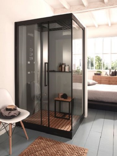 Une cabine de douche dans la suite parentale Une douche au milieu de la chambre ça n'est pas forcément encombrant. Cette suite parentale le prouve grâce à un plan bien pensé de la pièce.