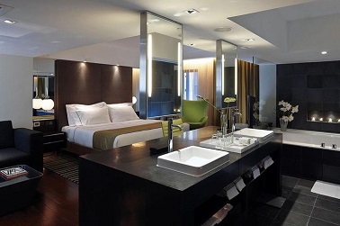 Cette suite parentale se fait luxueuse On peut faire plus luxueux que cette suite parentale. Composée d'une grande salle de bain moderne et d'un coin salon lounge cette chambre est un rêve absolu