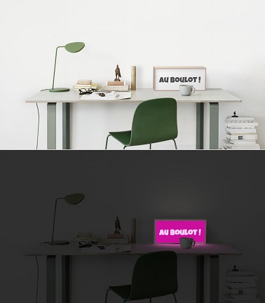 Allumée ou éteinte la boite lumineuse Dada est toujours décorative et originale. Son design lui permet d'être mise dans toutes les pièces de la maison sans fausse note !