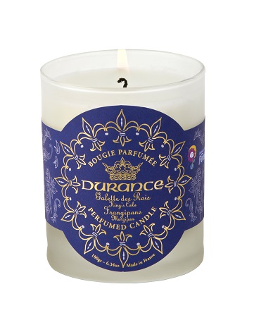 Bougie parfumée artisanale Galette des Rois Durance Cette année, le spécialiste des bougies parfumées Durance met en valeur une bougie au parfum de frangipane qui lutte pour la bonne cause en soutenant l'association Rêves.