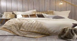 Oubliez les frimas de l'hiver en aménageant la déco de votre chambre en une douce et confortable chambre cocooning. Teintes claires, zen et chaleureuses, fausses fourrures, plaids douillets, la rédac de Déco Cool vous suggère 12 idées de chambres à coucher douillettes et sereines