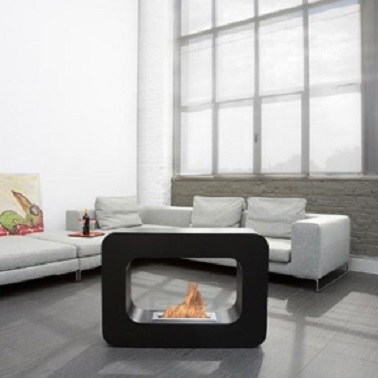 Cheminée bio éthanol noire mobile pour le salon Un bon feu de cheminée pour l'hiver ça vous tente ? Optez pour une cheminée bio éthanol. Mobile, déco sans fumée, cendres ni odeur elle apporte un look design au salon.