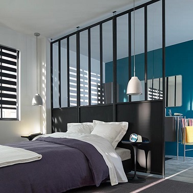 Une cloison pleine en verre amovible style atelier déco Dans une chambre, une cloison amovible sépare les espaces d'une même pièce. Cloison amovible style atelier tendance déco, pivotante ou coulissante AXIOMA, Castorama.