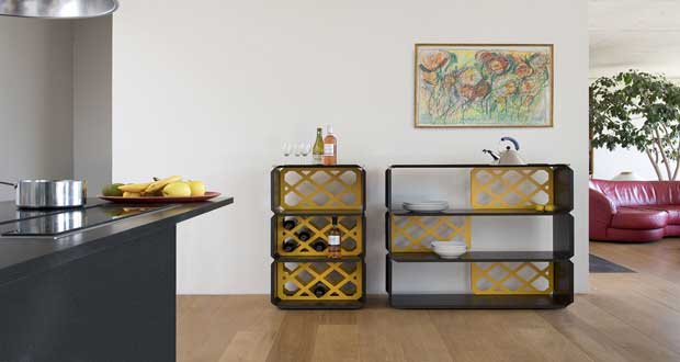 Le meuble de rangement du designer Sebastian Bergne, s’assemble en modules en fonction de besoins de rangement. Bibliothèque, ou meuble TV, rangement dans la salle de bain….