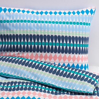 Linge de lit à motifs ethniques colores bleu, rose et vert pastel