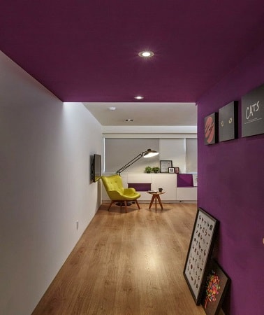 Peindre un plafond avec une peinture couleur déco