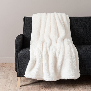 Un plaid écru pour se blottir au chaud tout l'hiver.