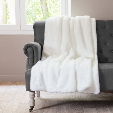 Un plaid blanc doux comme tout.