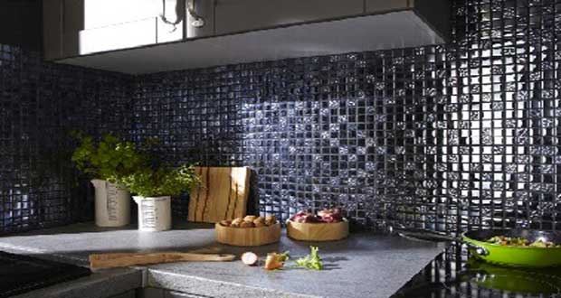 Peinture, crédence en carrelage adhésif, plan de travail, éclairage,petit électroménager déco, Déco Cool vous offre 5 idées de relooking cuisine faciles et pas chères.
