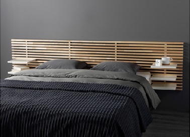 Cette tête de lit en bois charmante n'est pas qu'esthétique. Elle est aussi fonctionnelle grâce à ses tablettes amovibles. Une idée originale pour sublimer son lit ! 