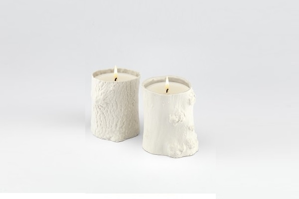 Des bougies décoratives et parfumées à offrir pour fêter Noël.