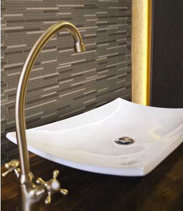 Carrelage adhésif dans salle de bain Loft Maronne  3 finitions métallique Antique Bronze, cuivre, joint couleur bronze. Prix 6.90 € la dalle de 23X26cm Smart Tiles