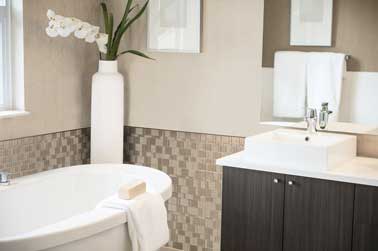 Carrelage adhésif Tango-Titane compatible avec une pose autour de la baignoire dalle de 29X24 cm Smart Tiles