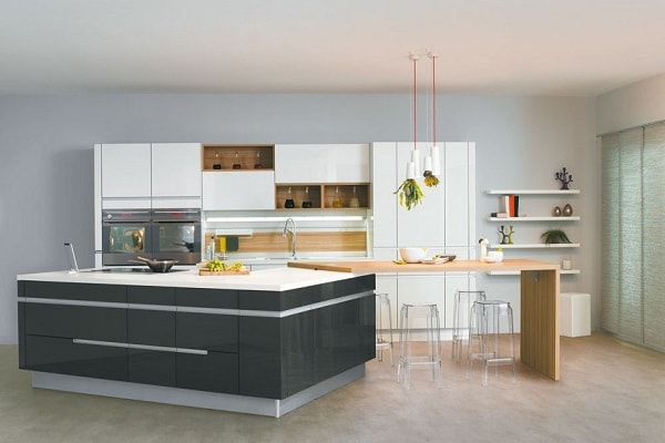 Un îlot central original et graphique pour sublimer un espace cuisine à l'américaine tout ouvert.