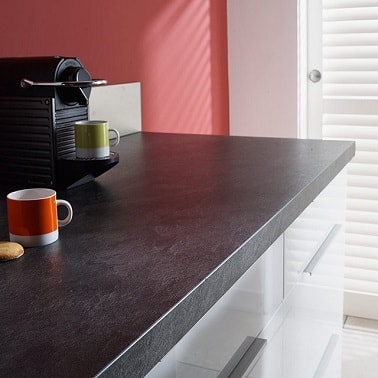 Un plan de travail recyclé couleur gris ardoise moderne ultra robuste.