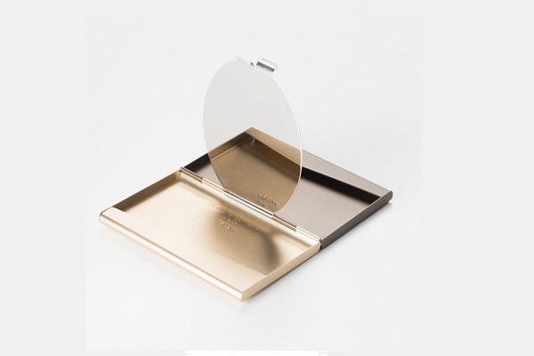 Emportez la déco partout avec un étui carte de visite design.
