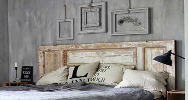 En bois, peinte avec du papier peint, une porte de récup... Les idées coups de coeur de Déco Cool pour fabriquer une tête de lit avec des solutions pas chères