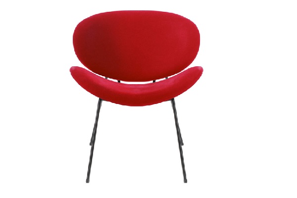 Un fauteuil rouge design pensé par Cristina Cordula pour Tati.