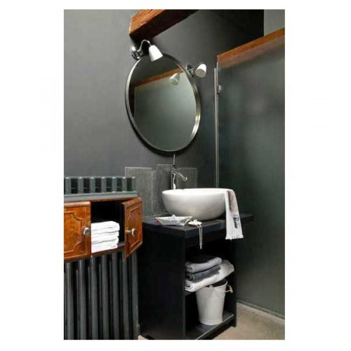du gris anthracite et des poutres bois pour sublimer la déco d'une petite salle de bain avec plan vasque en pierre