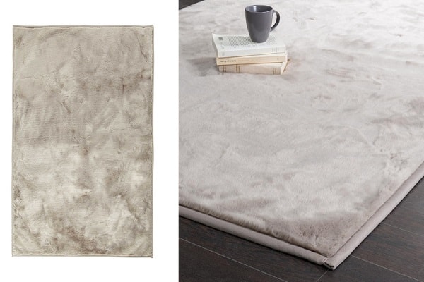Un tapis avec des effets de matières en nuances de gris tendances tout doux.