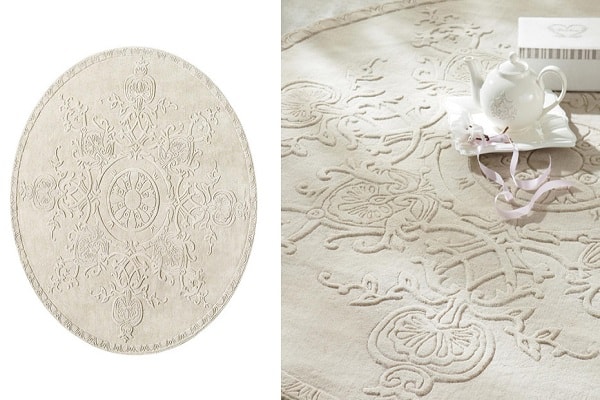 Un tapis rond à reliefs pour donner du style à une déco trop classique.