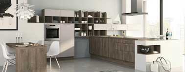 Design et modernité pour cette cuisine ouverte tendance zen. Fonctionnelle elle dispose de nombreux rangements et sa façade en bois de chêne lui apporte élégance et sobriété.