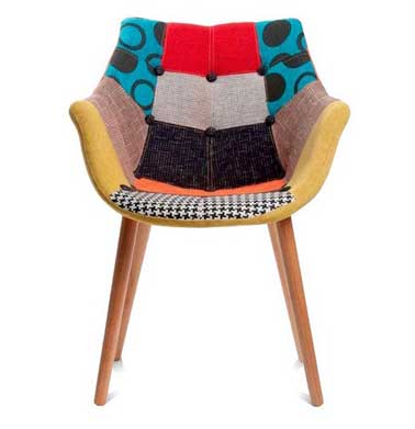 Deux couleurs possibles pour cette chaise en patchwork le gris ou le multicolore. Un best d’inspiration scandinave de chez Zuiver. Eleven Patchwork. 195€. Mondesign.com