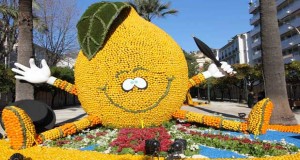 En 2016 la fête du citron de Menton rend honneur au cinéma italien. L’occasion de décorer la ville aux couleurs des agrumes avec un programme riche et original