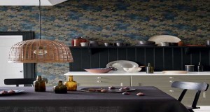 Le papier peint à motifs floraux au top de la tendance déco 2016. Pour tapisser un salon, une cuisine, une salle de bain ou une chambre, Déco Cool vous présente la collection de papiers peints Little Greene.