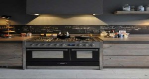 Le gris perle et gris anthracite en peinture, des couleurs déco pour peindre un mur. la couleur foncée, l'anthracite dans le salon, la cuisine au gris perle dans la chambre, Déco Cool vous dit tout pour associer ces couleurs de peinture grise.